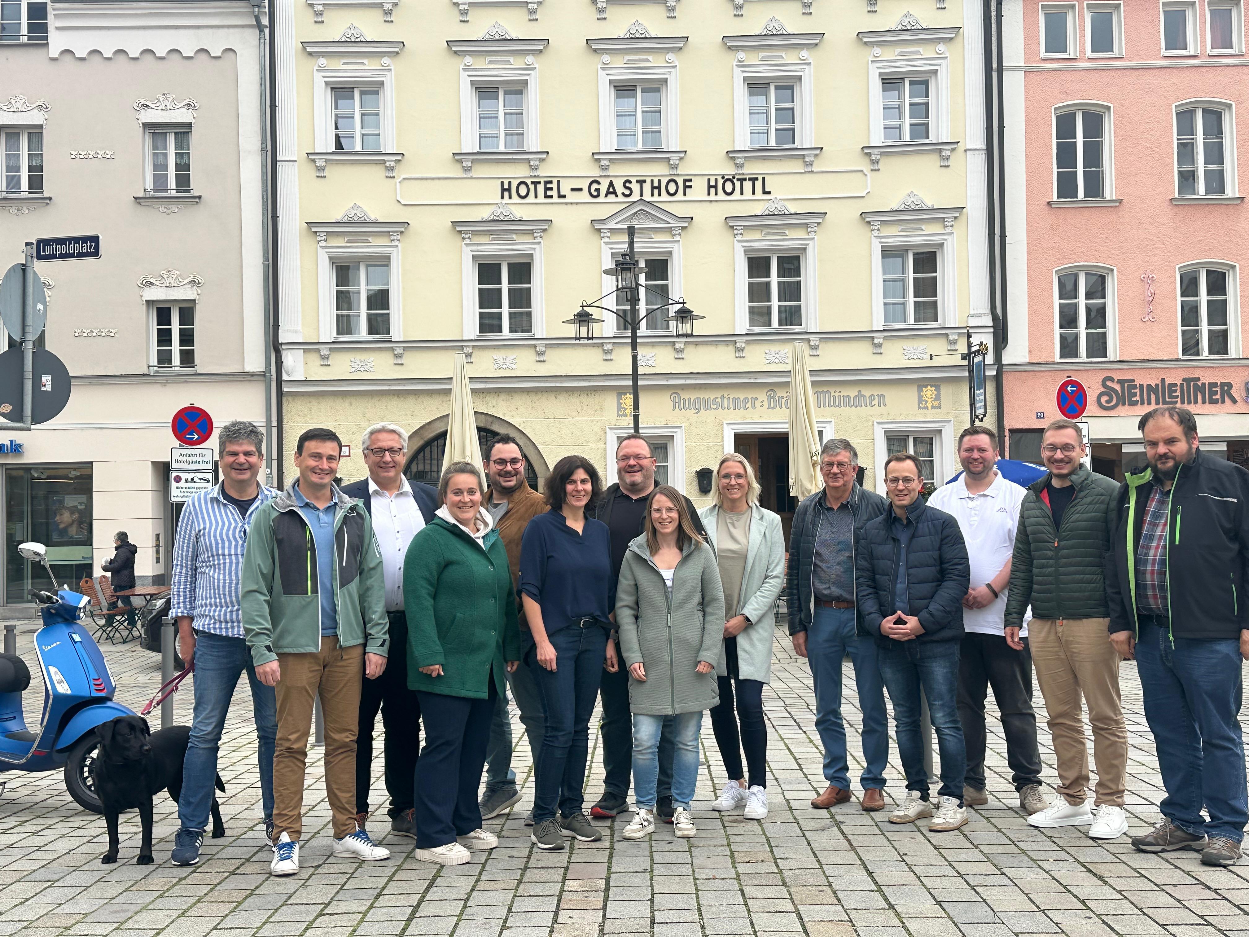 Viele künftige Kandidatinnen und Kandidaten der CSU Pfeffenhausen nahmen sich für die Programmklausurtagung in Deggendorf Zeit.